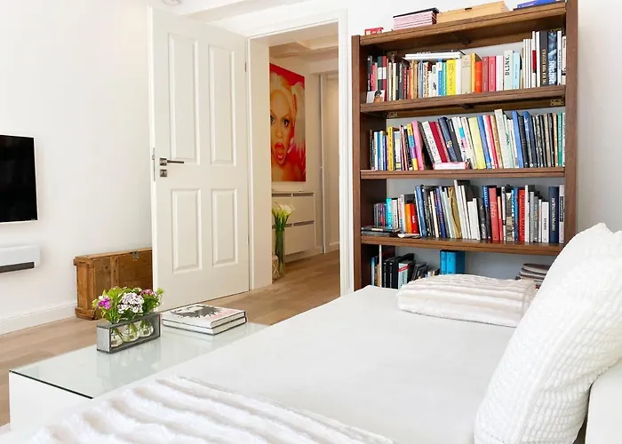 White Apartment Hamburg